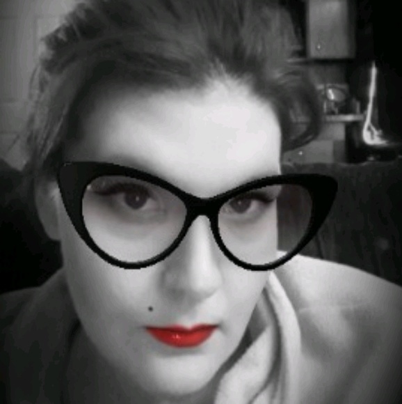 Meet your Posher, Amanda - Picture 1 of 1